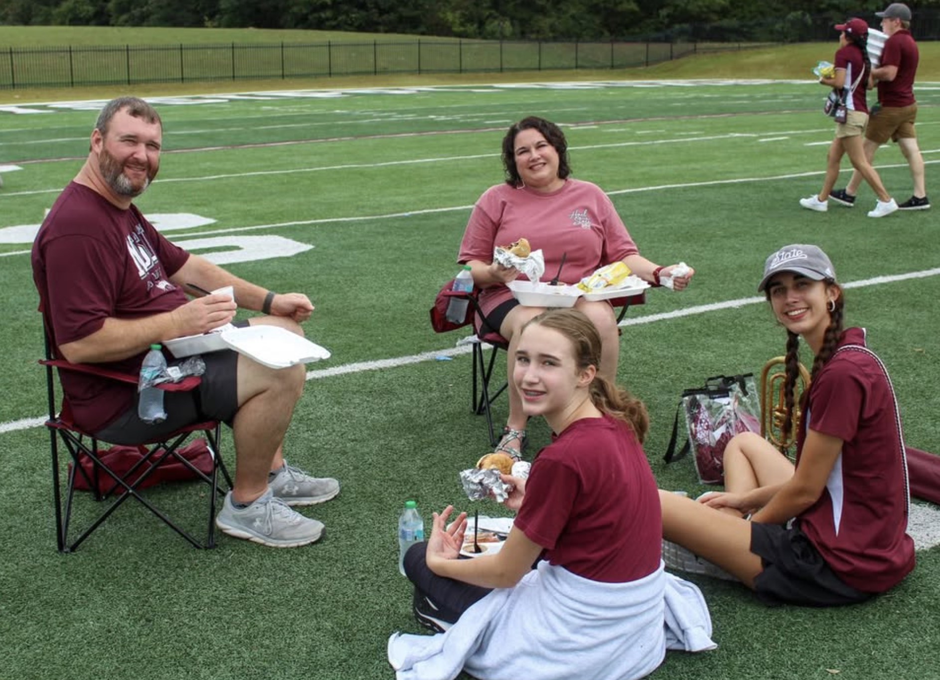 Picture of Family eating at the 2024 Band Parent Day